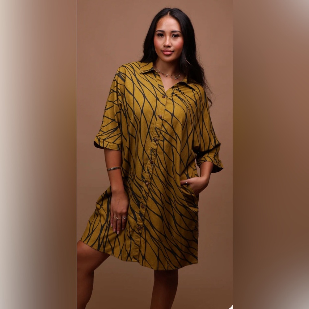 Relaxed Mustard Patterned Button-Front Women’s To… - image 1